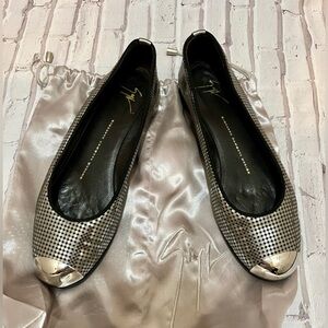 Giuseppe
Zanotti Metallic Leather
Metal Cap Toe Ballet Flat